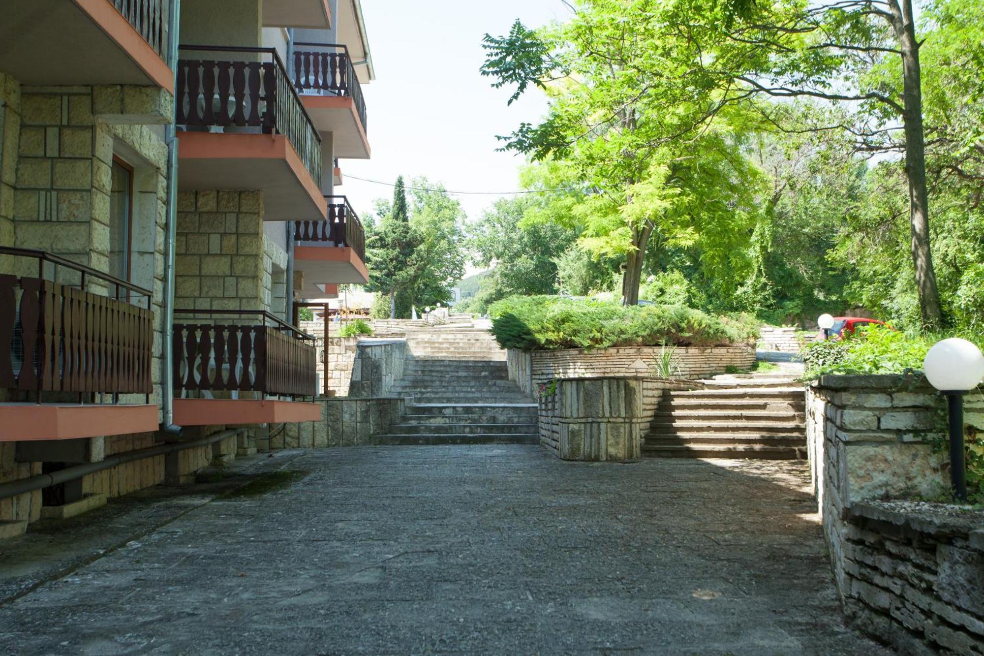 Bisser Hotel - Free Parking - Free Pool Access Baltschik Exterior foto