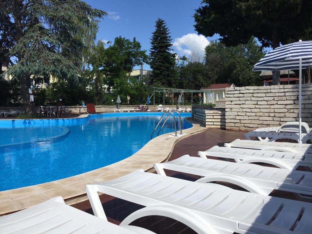 Bisser Hotel - Free Parking - Free Pool Access Baltschik Exterior foto