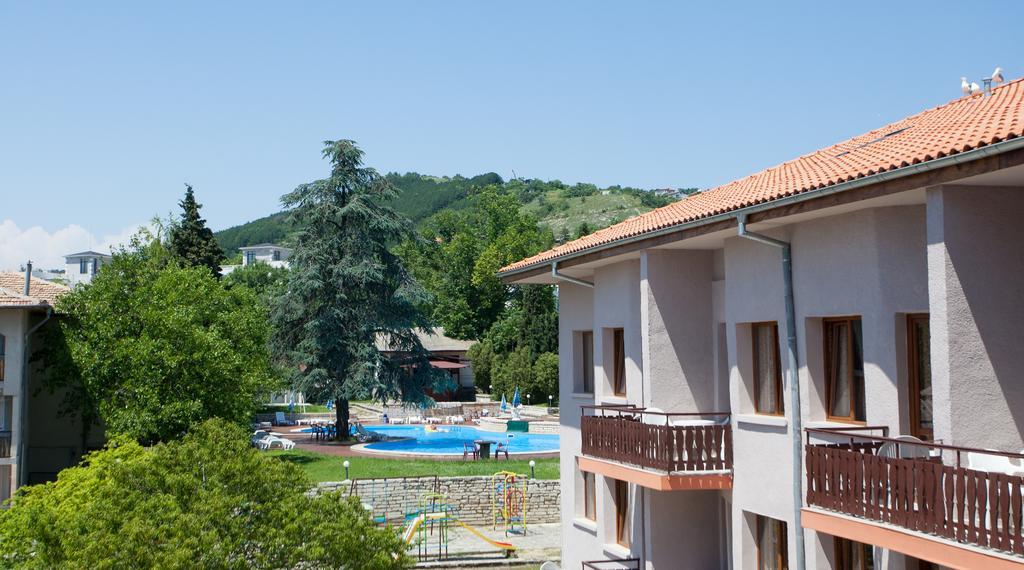 Bisser Hotel - Free Parking - Free Pool Access Baltschik Exterior foto