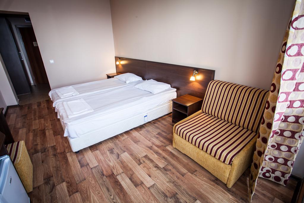 Bisser Hotel - Free Parking - Free Pool Access Baltschik Zimmer foto