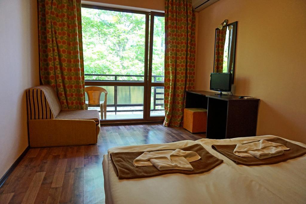 Bisser Hotel - Free Parking - Free Pool Access Baltschik Exterior foto
