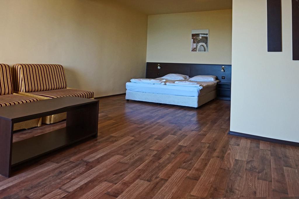 Bisser Hotel - Free Parking - Free Pool Access Baltschik Exterior foto