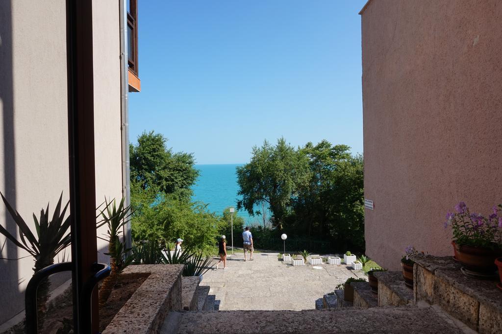 Bisser Hotel - Free Parking - Free Pool Access Baltschik Exterior foto