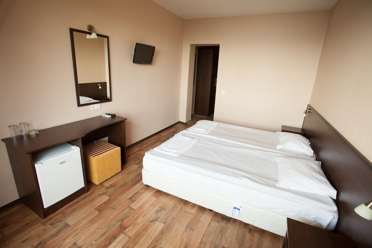 Bisser Hotel - Free Parking - Free Pool Access Baltschik Exterior foto
