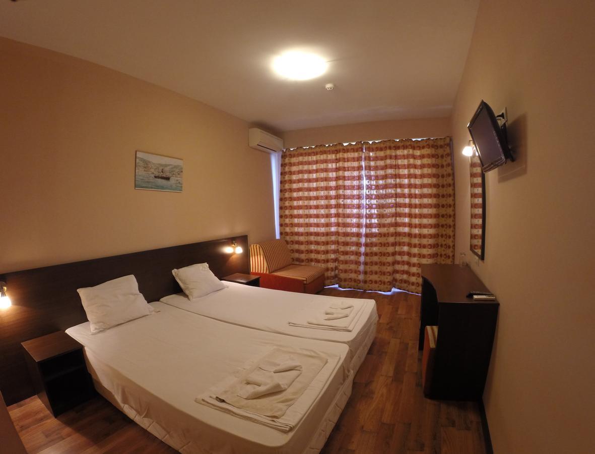 Bisser Hotel - Free Parking - Free Pool Access Baltschik Exterior foto