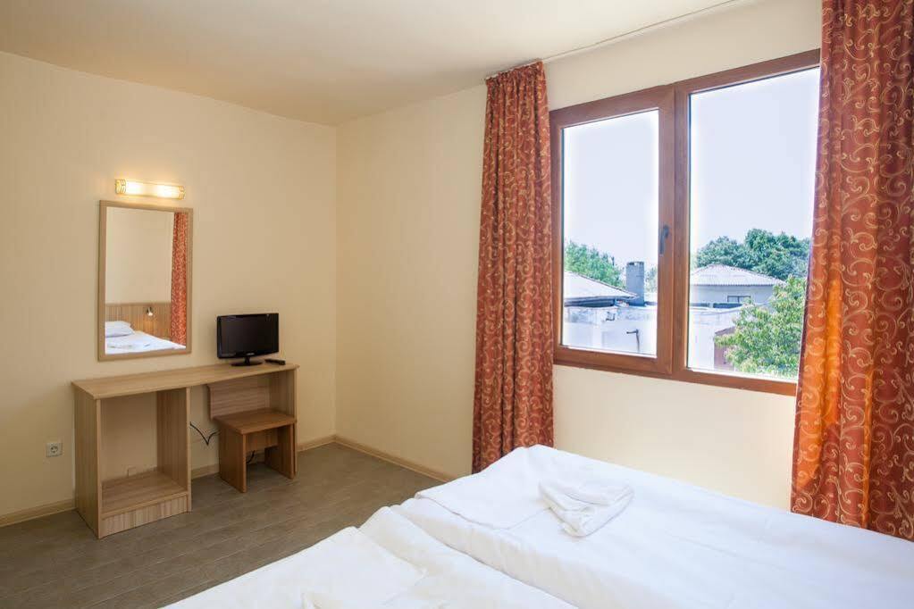 Bisser Hotel - Free Parking - Free Pool Access Baltschik Exterior foto