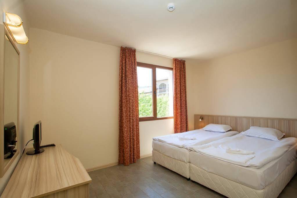 Bisser Hotel - Free Parking - Free Pool Access Baltschik Exterior foto